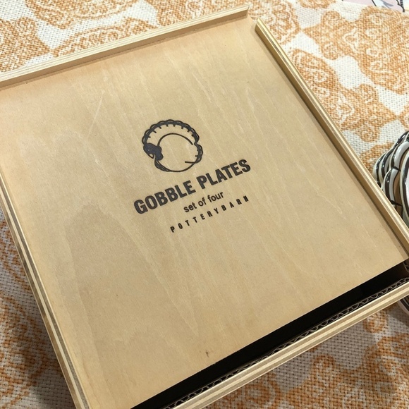 Pottery Barn Gobble Thanksgiving Set of 4 Dessert Plates, Collectible - Picture 4 of 7